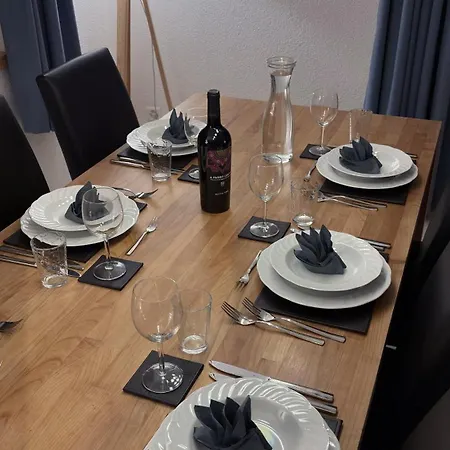 Apartman Family Frame