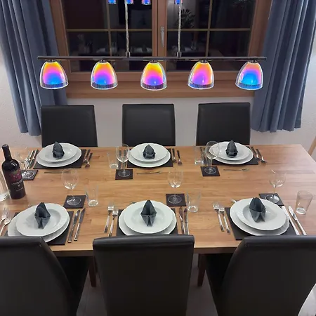 Family Frame Apartment