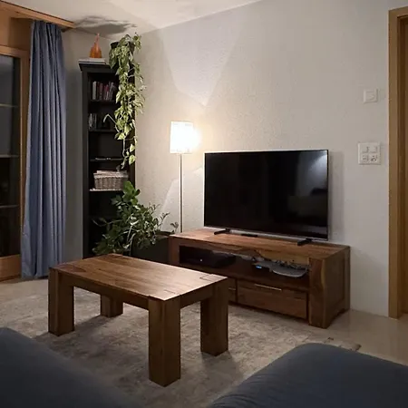 Family Frame Apartment